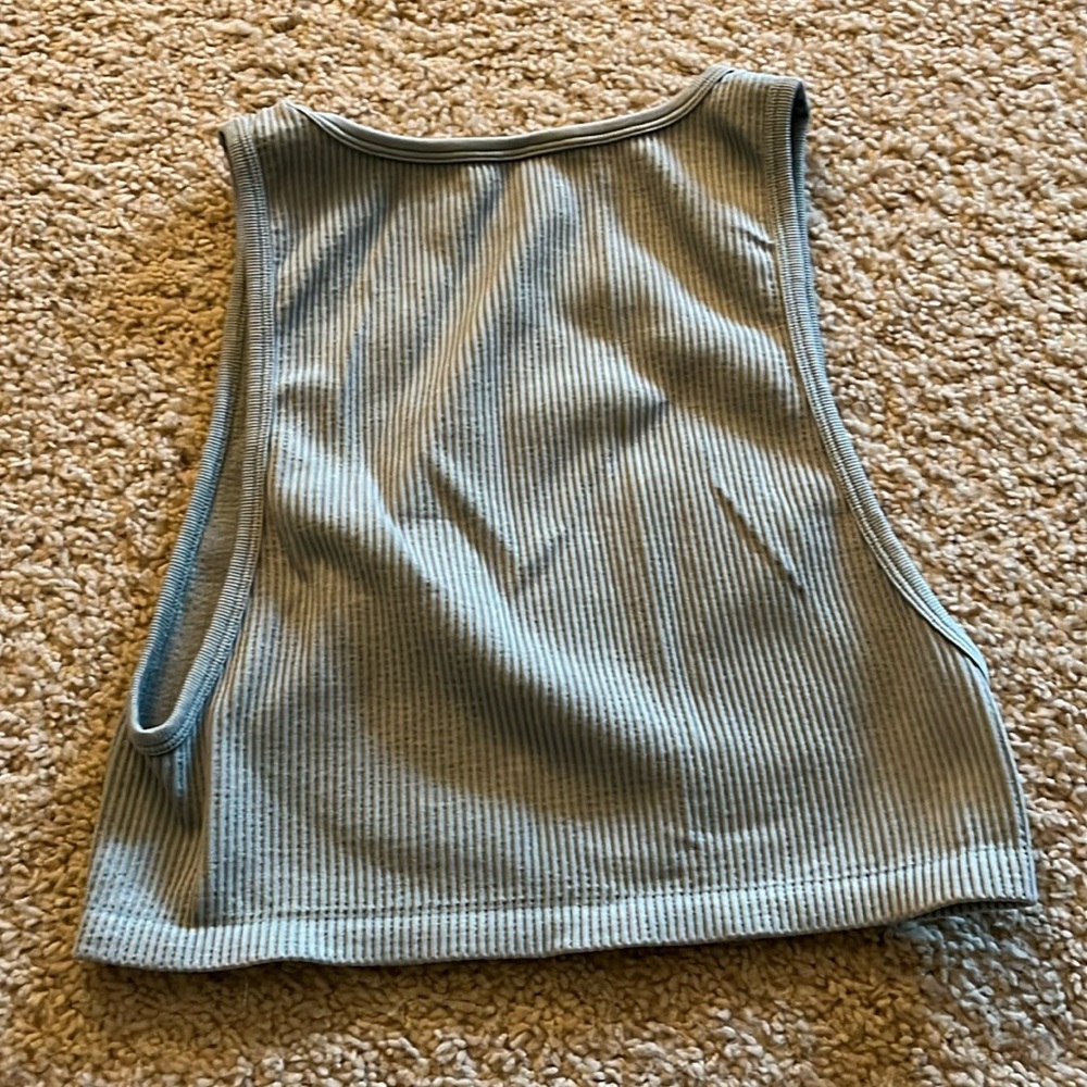 Crop shirt, I don’t like how it looks on me, it fits like a medium